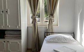 Holiday House Fila